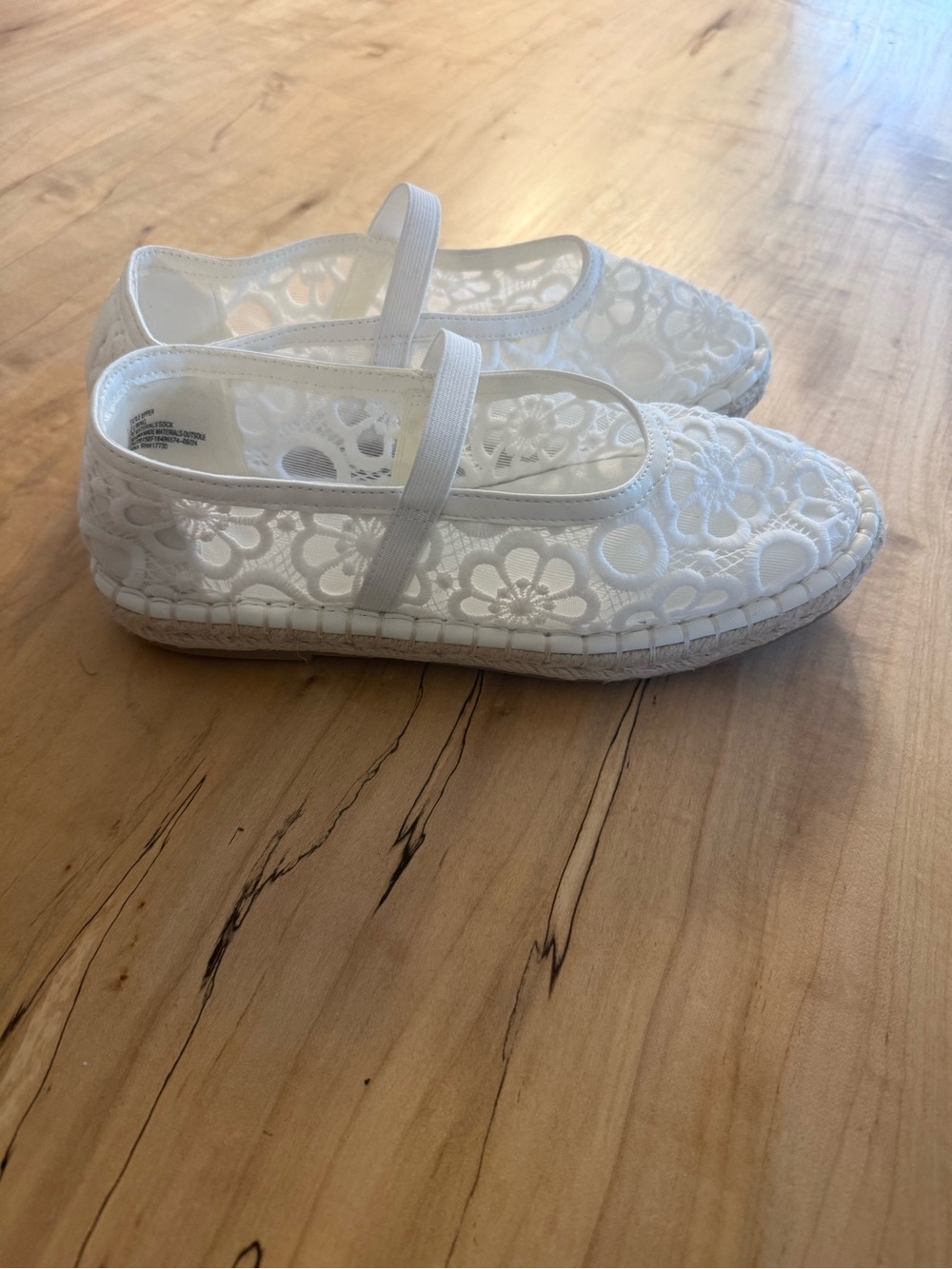 Universal Thread White Floral Lace Mary Jane Espadrille Flats